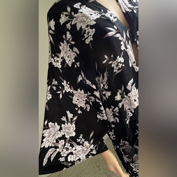 Spiritual Gangster Bold Boho Floral Print Black White Kimono Robe open Cardigan - Picture 4 of 11